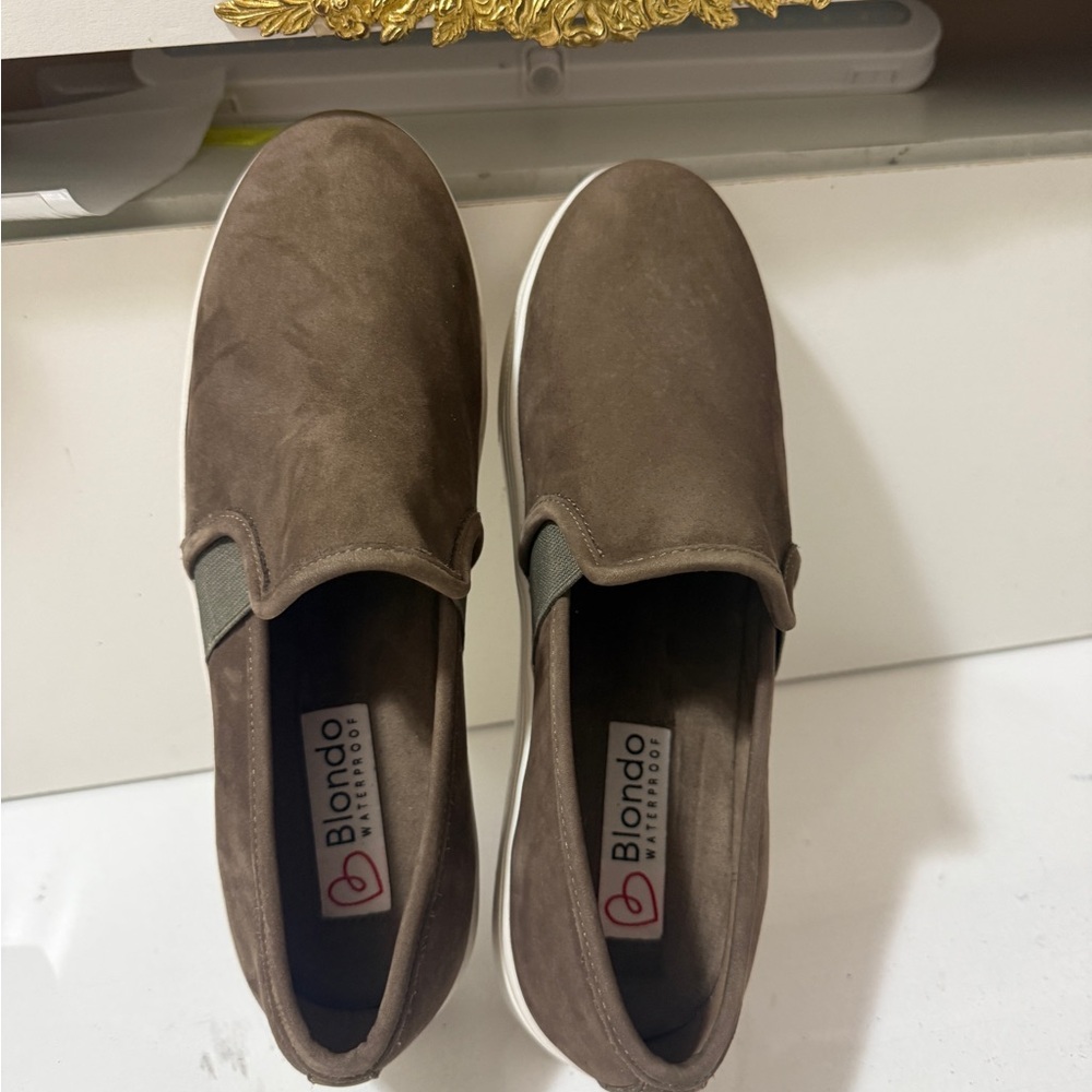 Blondo women's Slip-On Casual Sneakers in Dark Brown new conditions - Picture 7 of 10